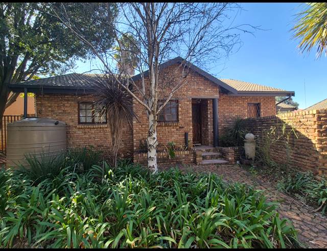 2 BEDROOM HOUSE FOR SALE IN VANDERBIJLPARK SE 4